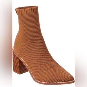 Steven size 9 Elegant Rust Brown Ankle Boots